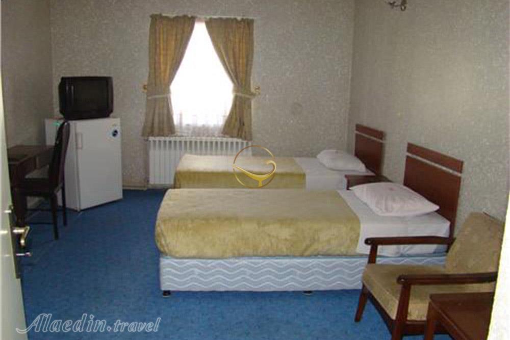 Twin room of Tourist Hotel in Aligudarz| Alaedin Travel