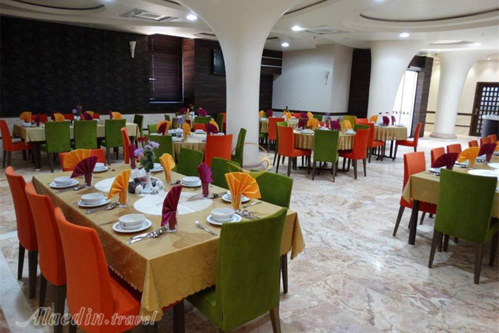 Restaurant of three star Alamdar Hotel in Bafgh| Alaedin Travel