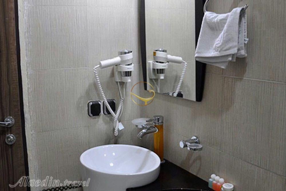 Rest room of three star Tourist Hotel in Dezful| Alaedin Travel