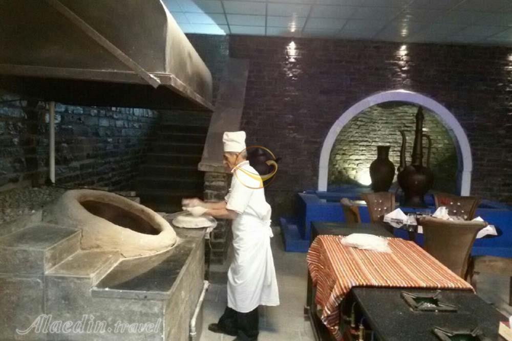 Restaurant of four star Parsian Bu Ali Hotel in Hamadan| Alaedin Travel