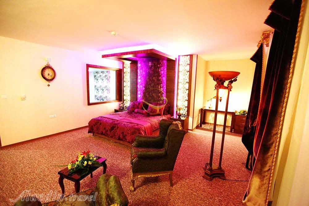 Double room of four star Avin Hotel in Isfahan| Alaedin Travel