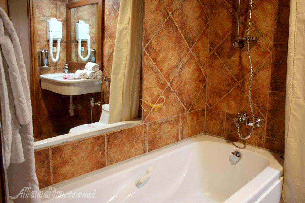 Bathroom of Chehel Panjereh Apartment Hotel in Isfahan| Alaedin Travel