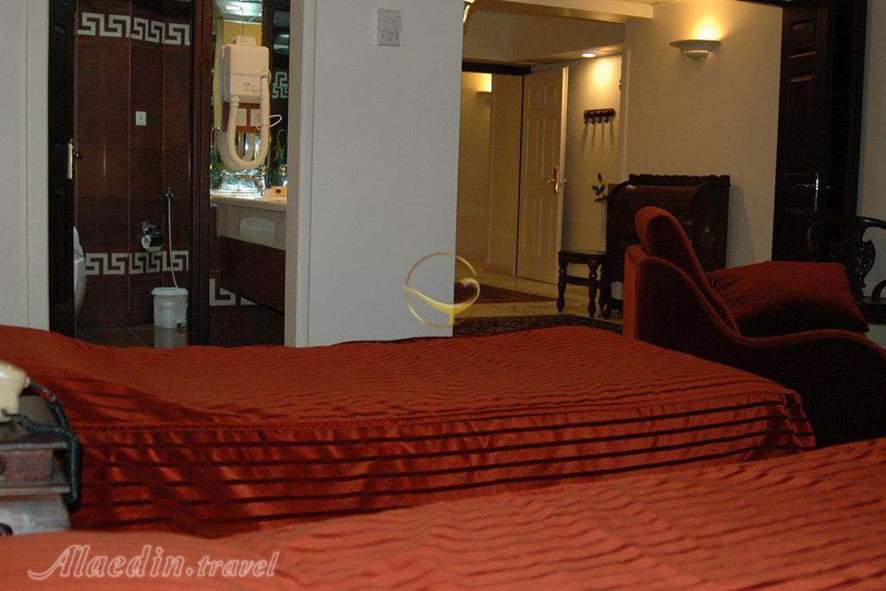 Twin room of Chehel Panjereh Apartment Hotel in Isfahan| Alaedin Travel