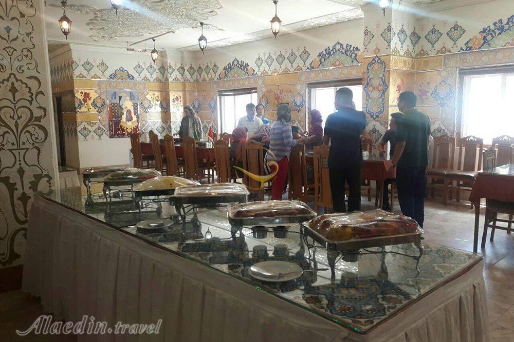 Restaurant of three star Ibne Sina Traditional Hotel in Isfahan| Alaedin Travel