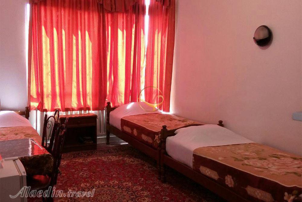 Triple room of Naghshe Jahan Hotel in Isfahan| Alaedin Travel