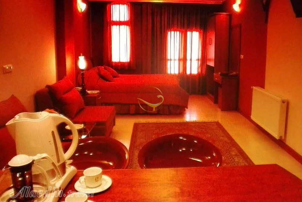 Double room of three star Partikan Hotel in Isfahan| Alaedin Travel