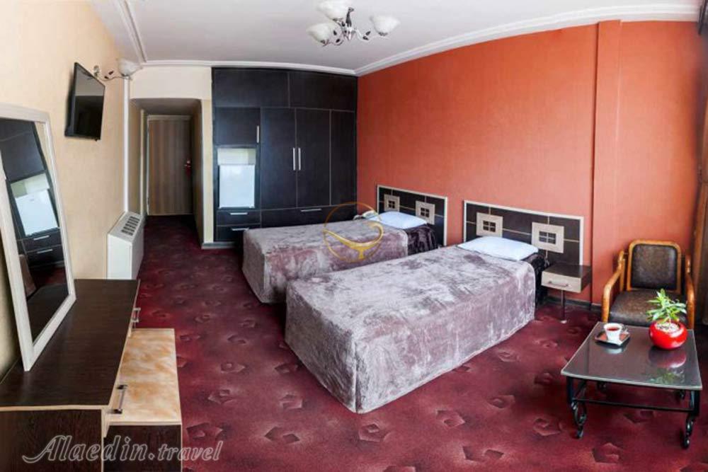 Twin room of three star Spadana Hotel in Isfahan| Alaedin Travel