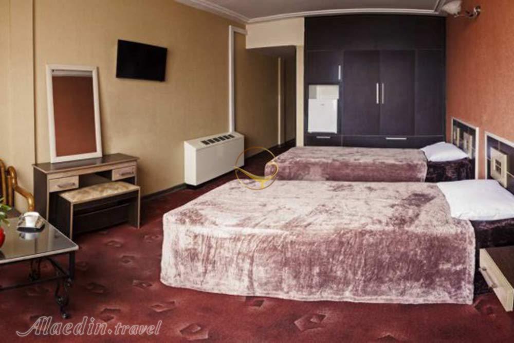 Twin room of three star Spadana Hotel in Isfahan| Alaedin Travel