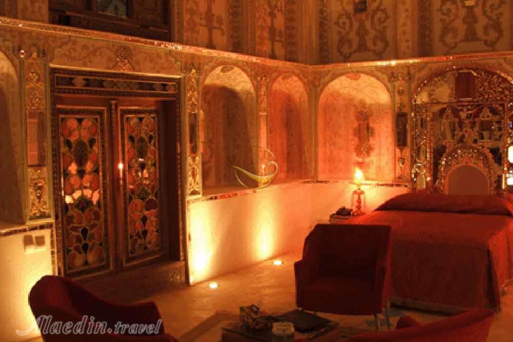 Royal suite of three star Traditional Hotel in Isfahan| Alaedin Travel