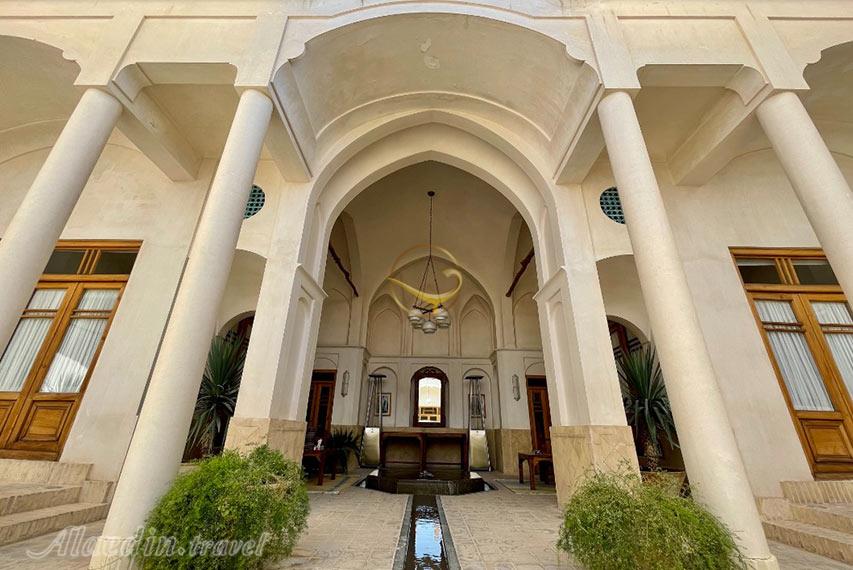 Facade of four star Darbe Bagh Hotel in Kashan| Alaedin Travel