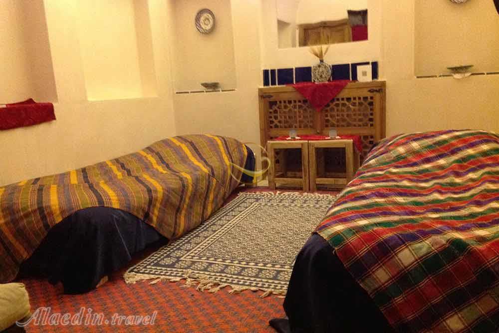 Twin room of three star Iranian House Hotel in Kashan| Alaedin Travel