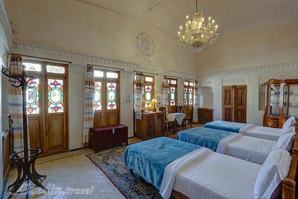 Triple room of four star Mahinestan Raheb Hotel in Kashan| Alaedin Travel