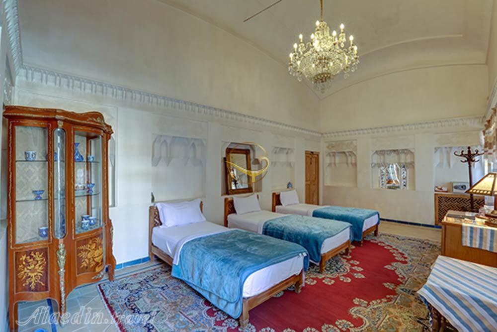 Triple room of four star Mahinestan Raheb Hotel in Kashan| Alaedin Travel