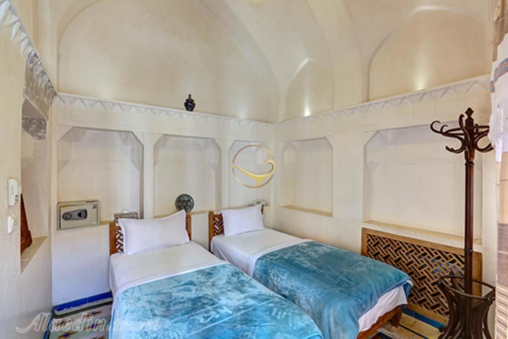 Twin room of four star Mahinestan Raheb Hotel in Kashan| Alaedin Travel