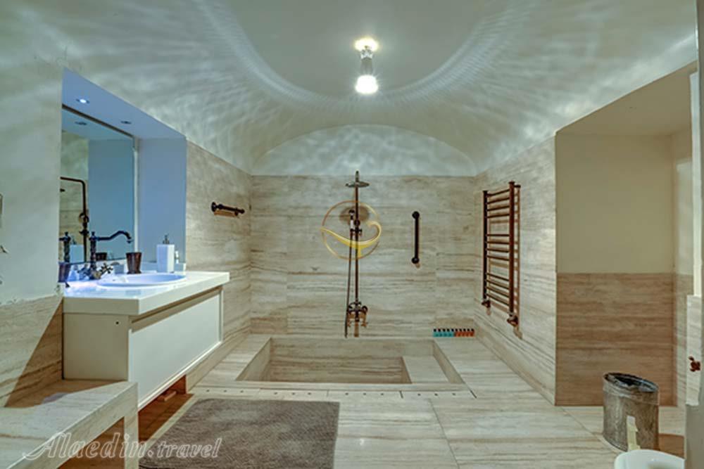 Bathroom of four star Manouchehri House Hotel in Kashan| Alaedin Travel