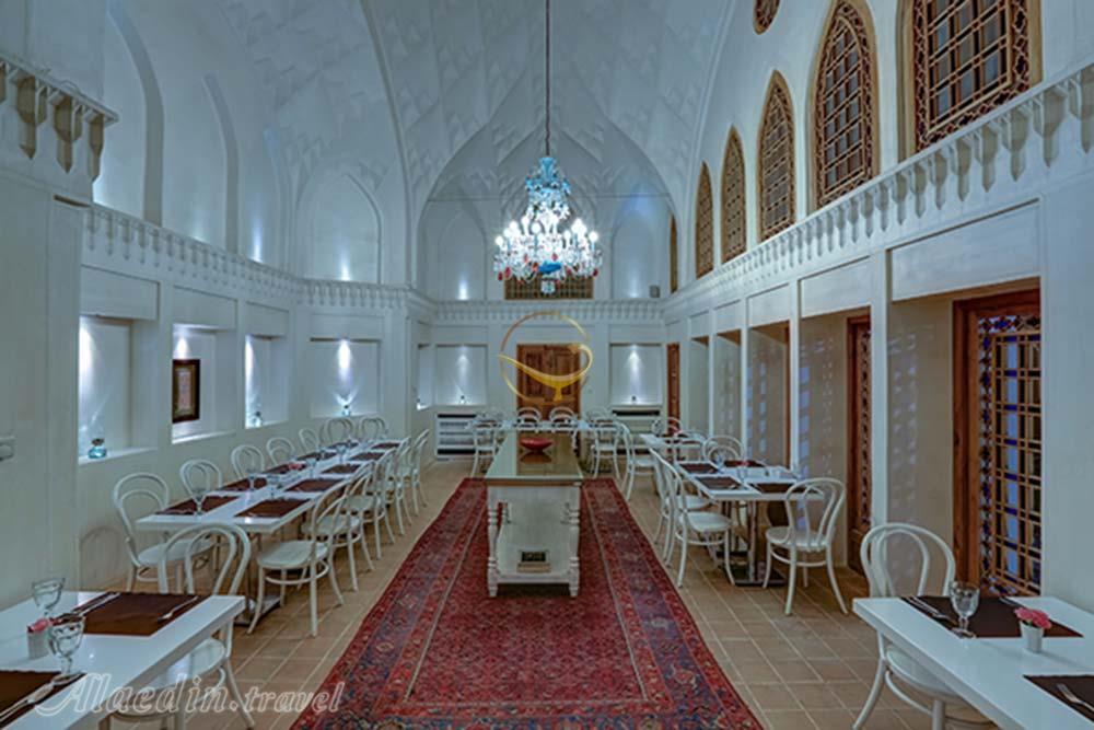 Restaurant of four star Manouchehri House Hotel in Kashan| Alaedin Travel