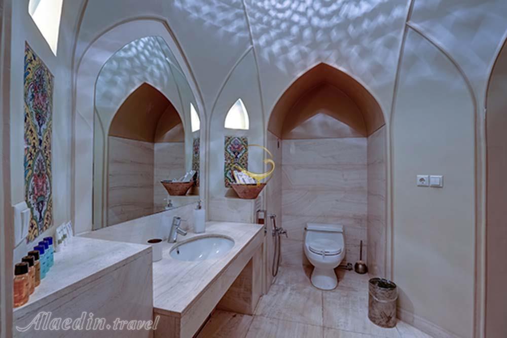 Bathroom of four star Manouchehri House Hotel in Kashan| Alaedin Travel