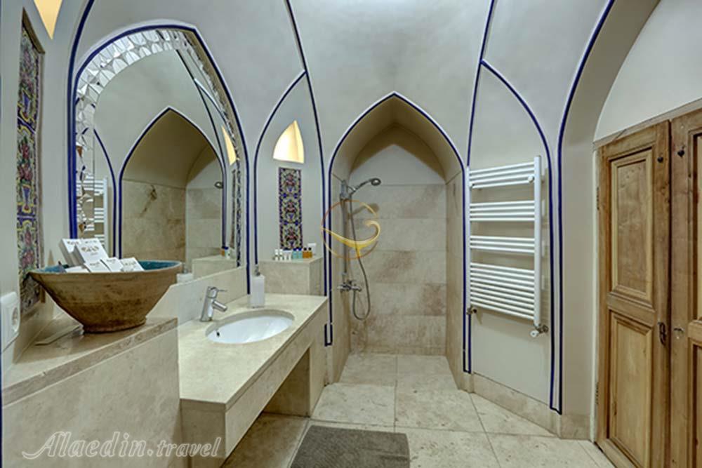 Bathroom of four star Manouchehri House Hotel in Kashan| Alaedin Travel