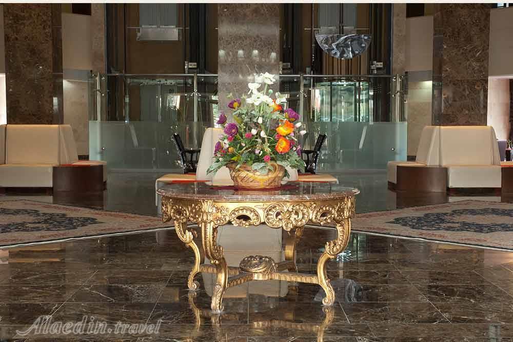 Lobby of five star Parsian Hotel in Kermanshah| Alaedin Travel