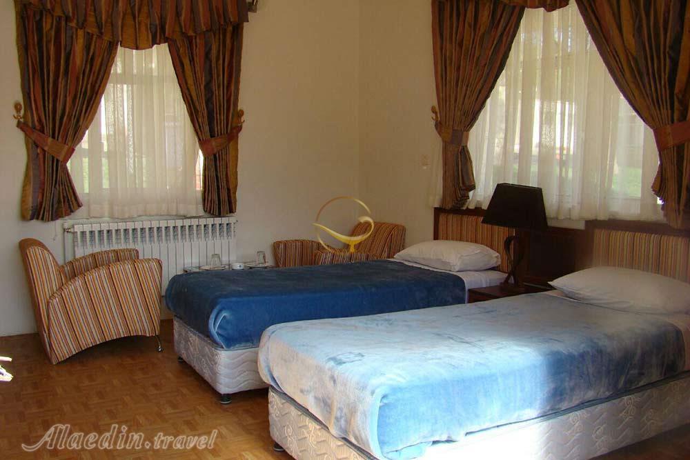 Twin room of Tourist Hotel in Khorramabad| Alaedin Travel