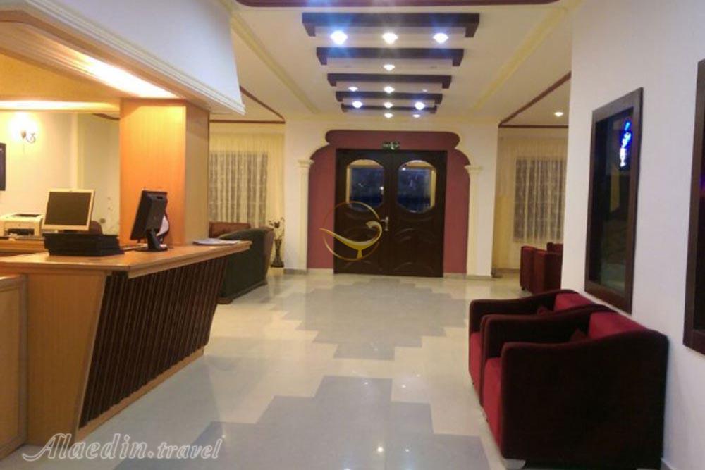 Lobby of three star Fanoos Hotel in Kish| Alaedin Travel