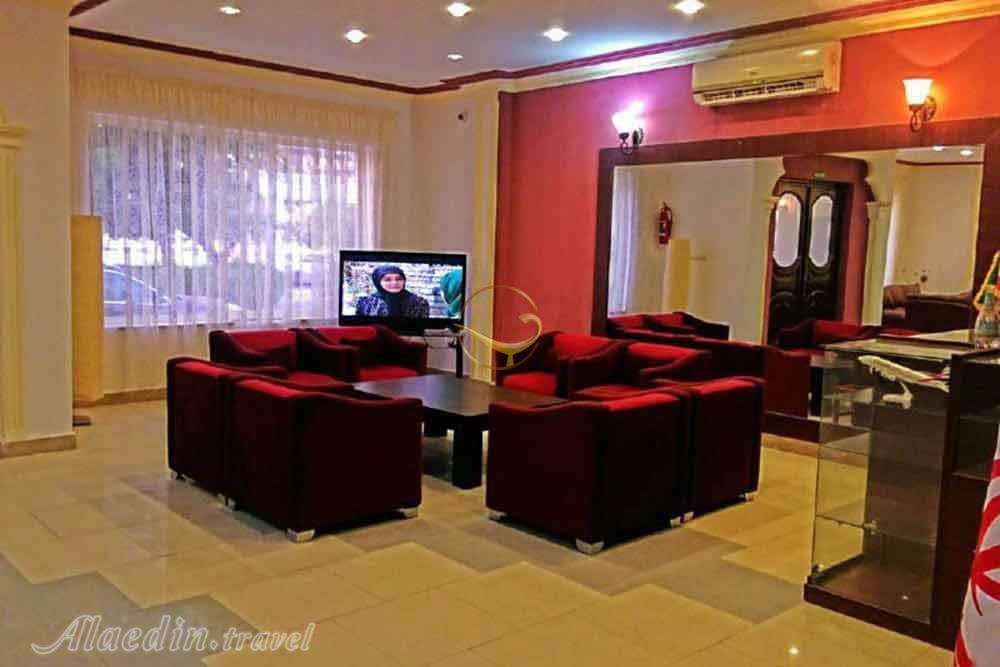 Lobby of three star Fanoos Hotel in Kish| Alaedin Travel