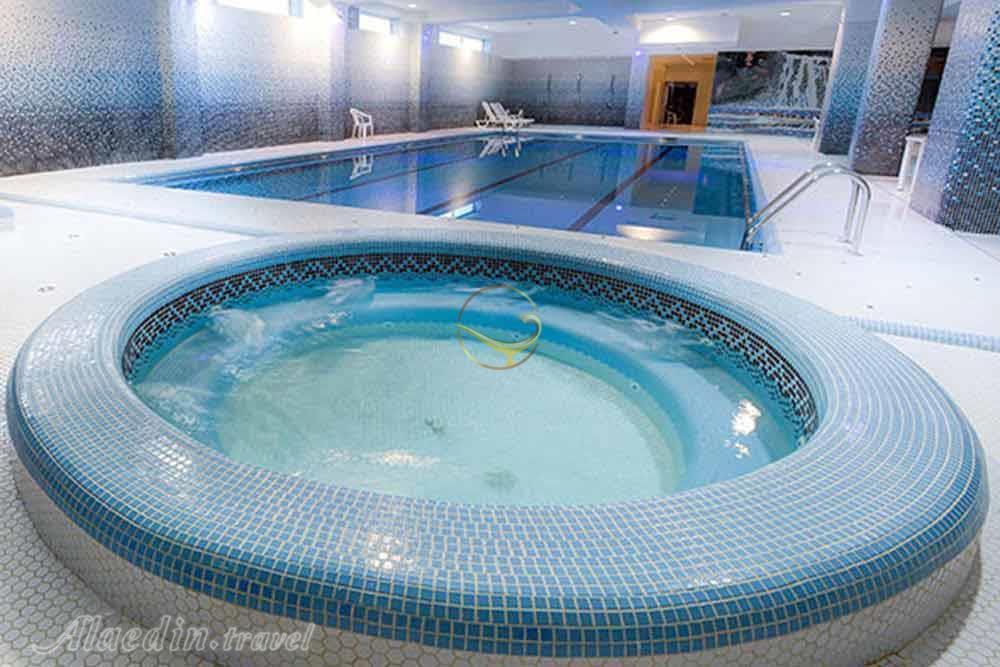 Jacuzzi of five star Iran Hotel in Kish| Alaedin Travel