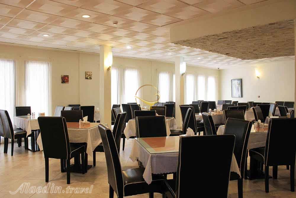 Restaurant of three star Jam e Jam Hotel in Kish| Alaedin Travel