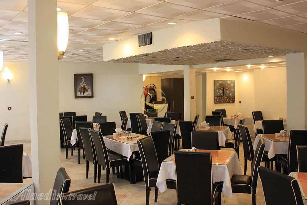 Restaurant of three star Jam e Jam Hotel in Kish| Alaedin Travel