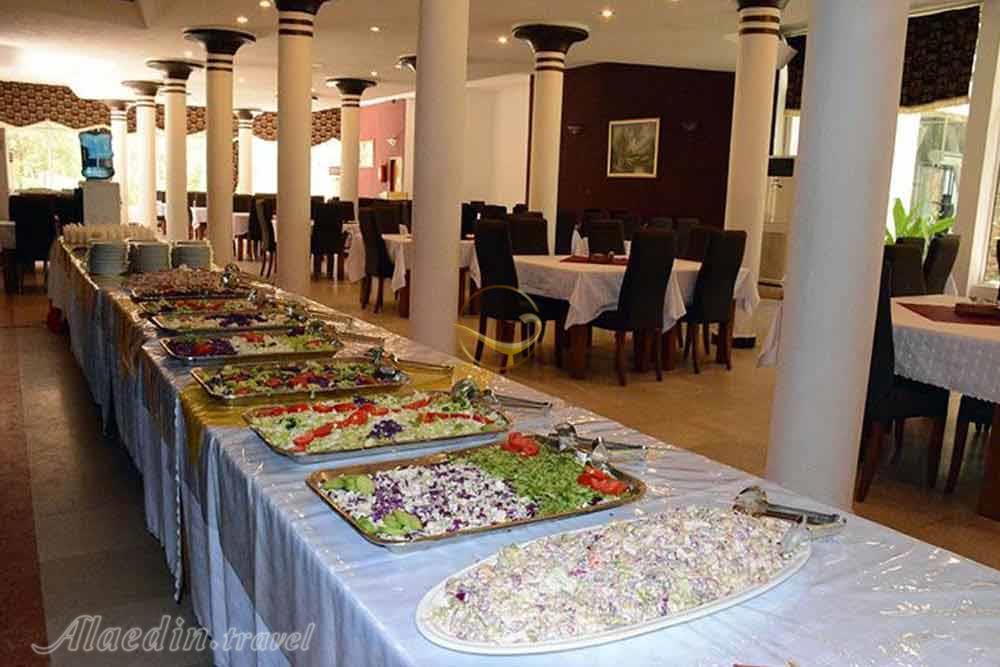 Restaurant of three star Lotus Hotel in Kish (Laleh)| Alaedin Travel