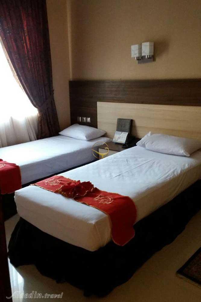 Twin room of three star Monji Hotel in Mashhad| Alaedin Travel