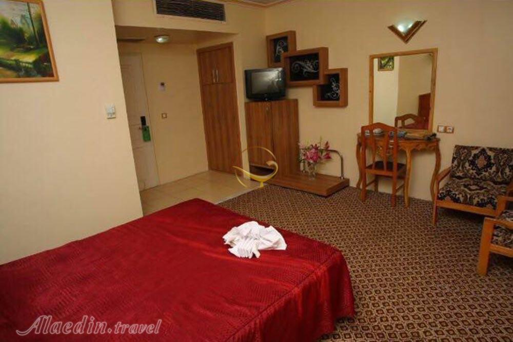 Rooms of three star Shiraz Hotel in Mashhad| Alaedin Travel