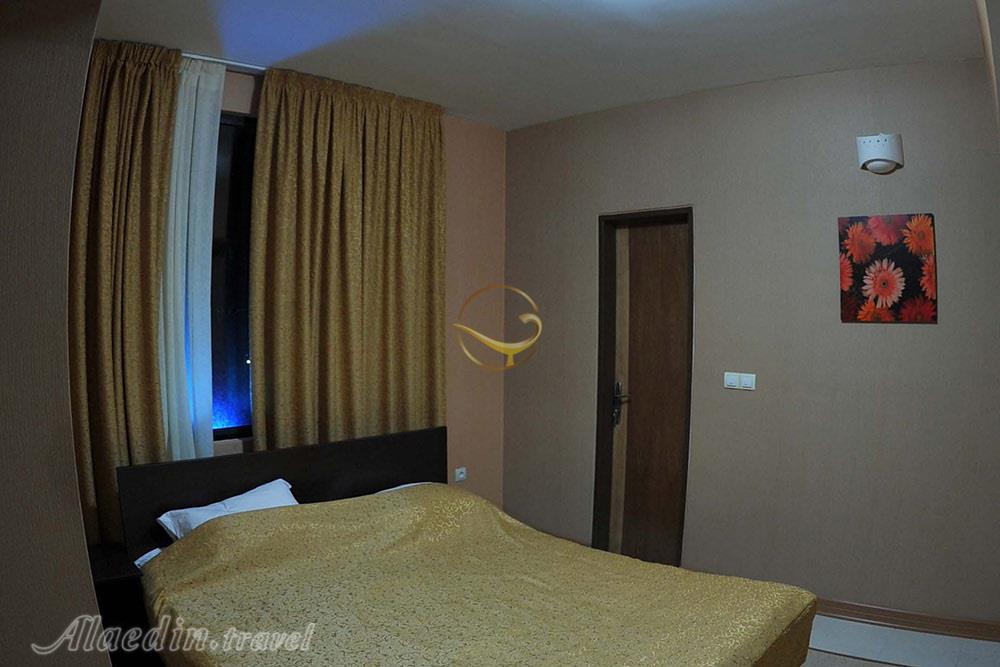 Double room of three star Pardis Hotel in Mobarakeh| Alaedin Travel