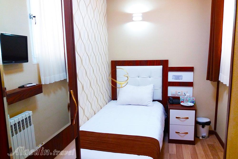 Single room of Alborz Hotel in Qazvin| Alaedin Travel