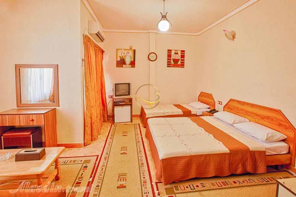 Triple room of three star Aram Hotel in Qeshm| Alaedin Travel