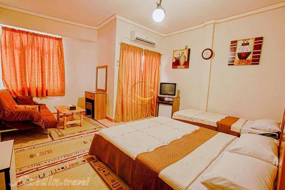 Triple room of three star Aram Hotel in Qeshm| Alaedin Travel