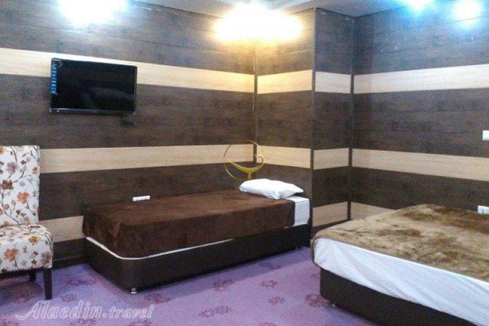 Triple room of Nakhle Zarin Hotel in Qeshm| Alaedin Travel