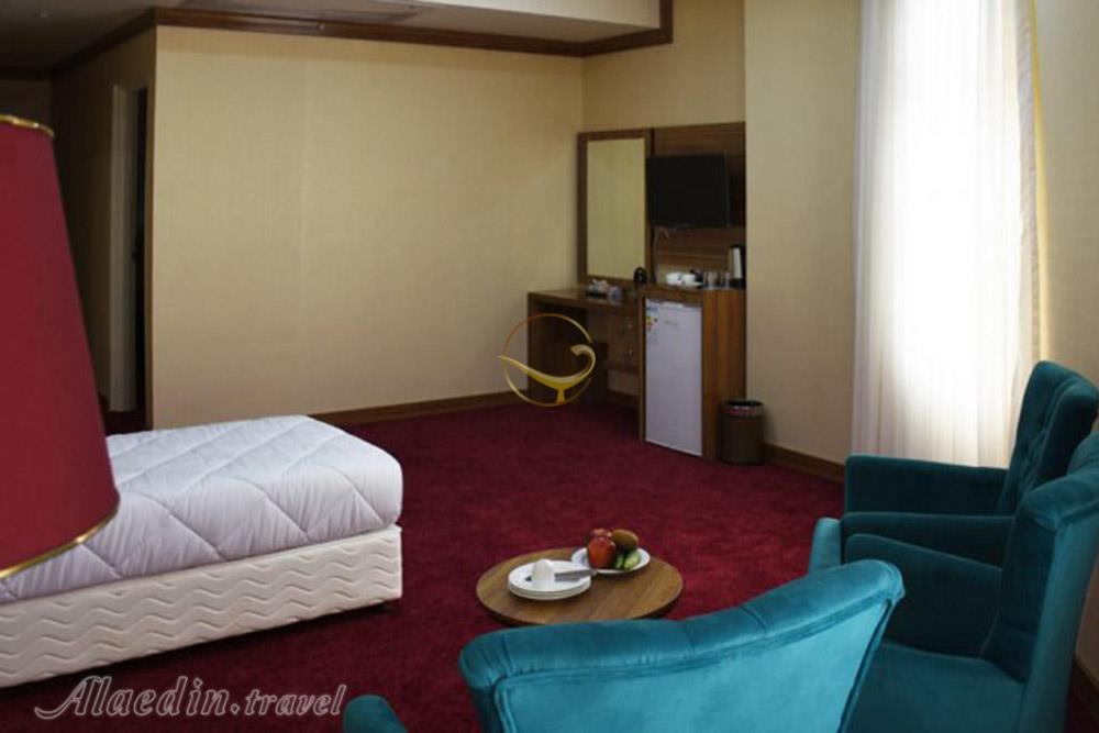 Qom Raspina Hotel | Alaedin Travel