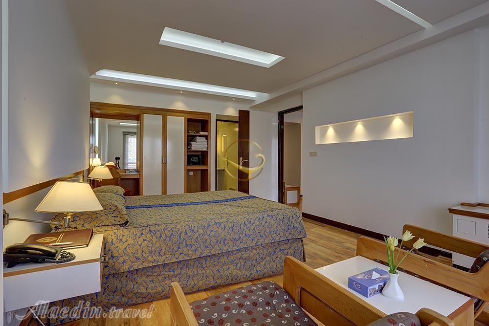 Suites of four star Laleh Hotel in Sareyn| Alaedin Travel