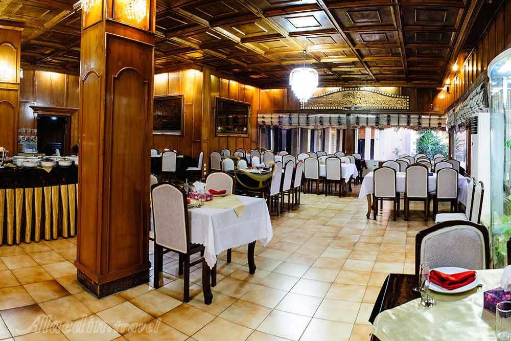 Restaurant of four star Badeleh Hotel in Sari| Alaedin Travel