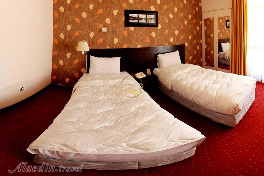 Twin room of four star Parsian Azadi Hotel in Shahrekord| Alaedin Travel