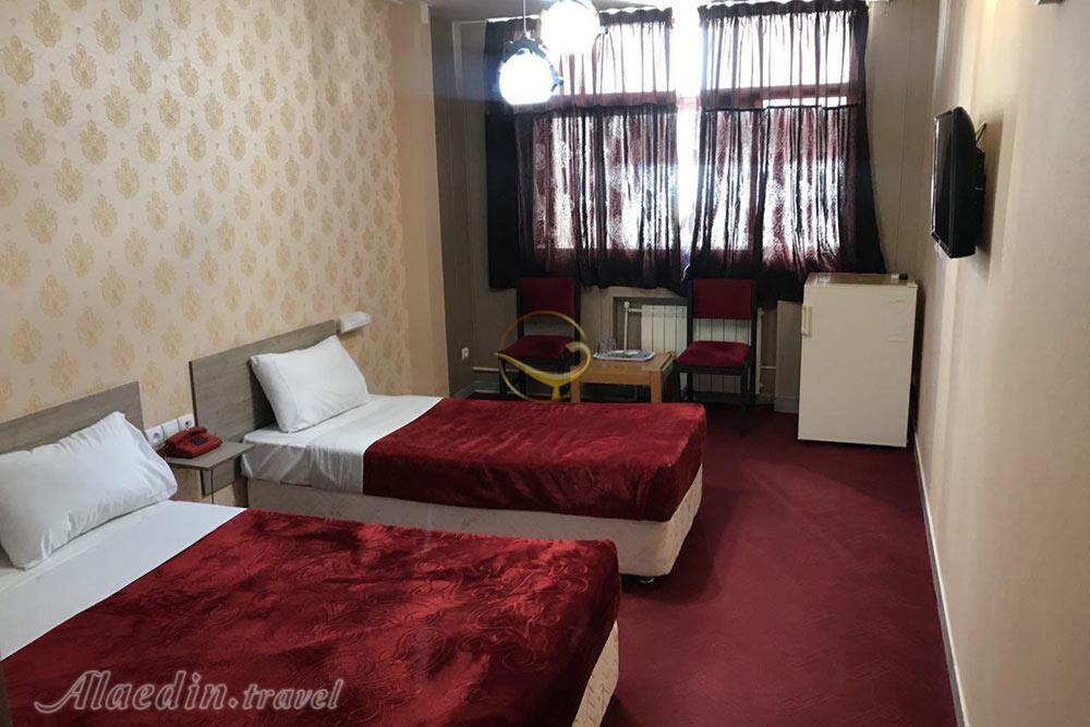 Triple room of Ariana Hotel in Shiraz| Alaedin Travel