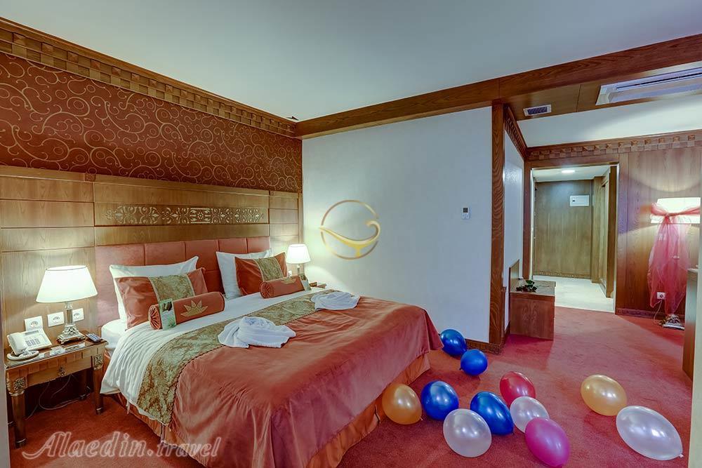 Honeymoon suite of five star Zandiyeh Hotel in Shiraz| Alaedin Travel