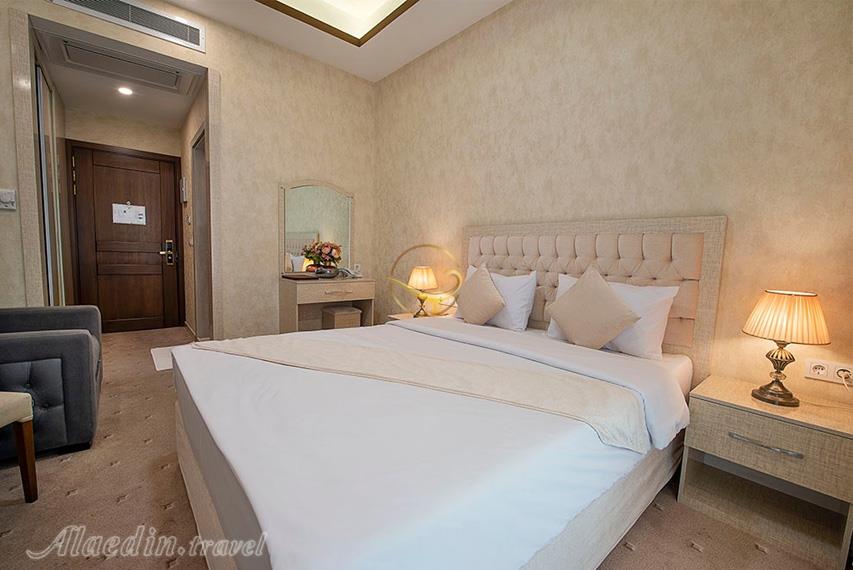 Room of 4 star Azadi Hotel in Tabriz | Alaedin Travel