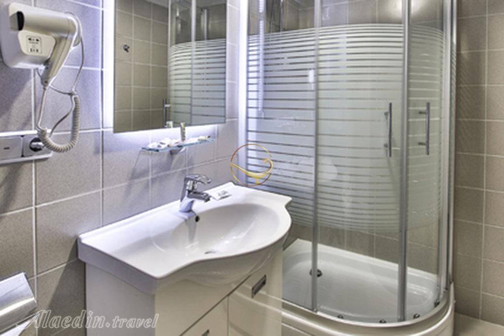 Bathroom of three star Mashhad Hotel in Tehran| Alaedin Travel