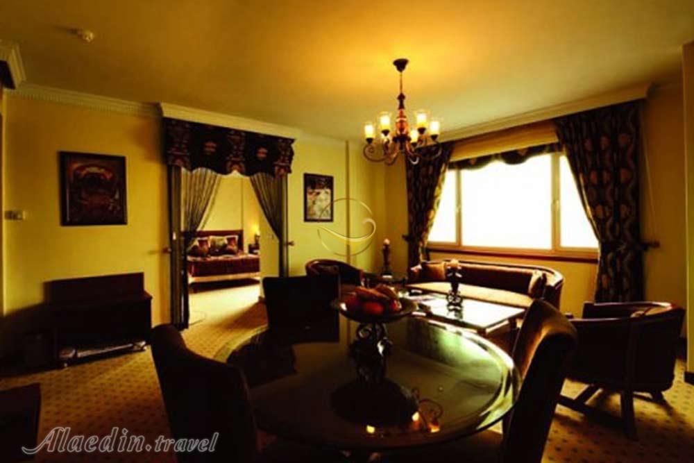 Suite of four star Raamtin Hotel in Tehran| Alaedin Travel