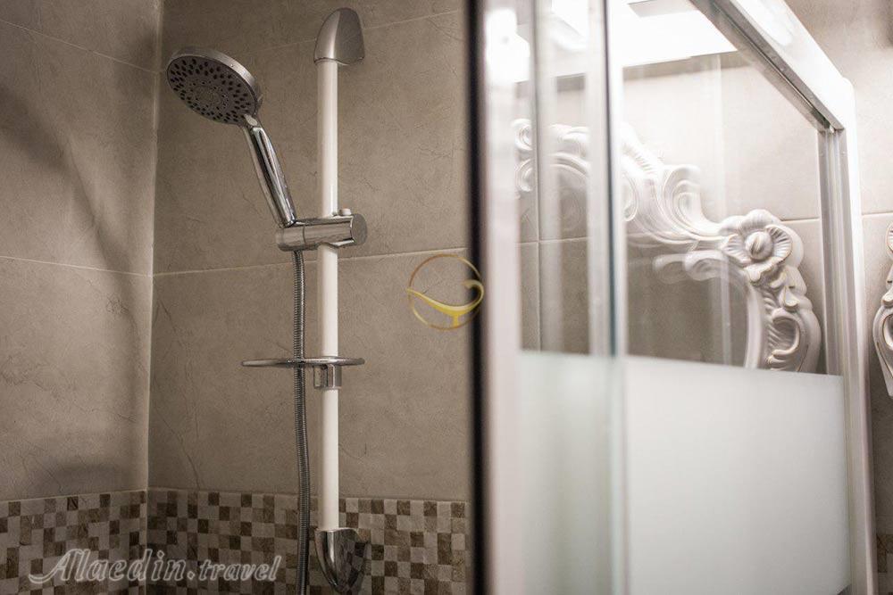 Bathoom of three star Shahr Hotel in Tehran | Alaedin Travel