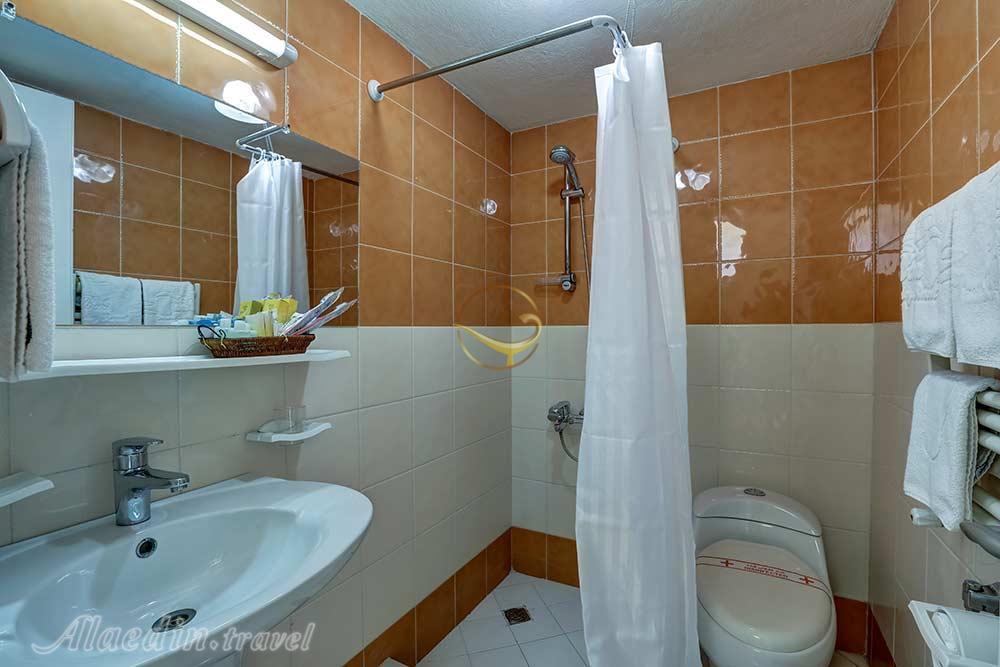 Rest room of five star Deniz Bari Hotel in Urmia| Alaedin Travel