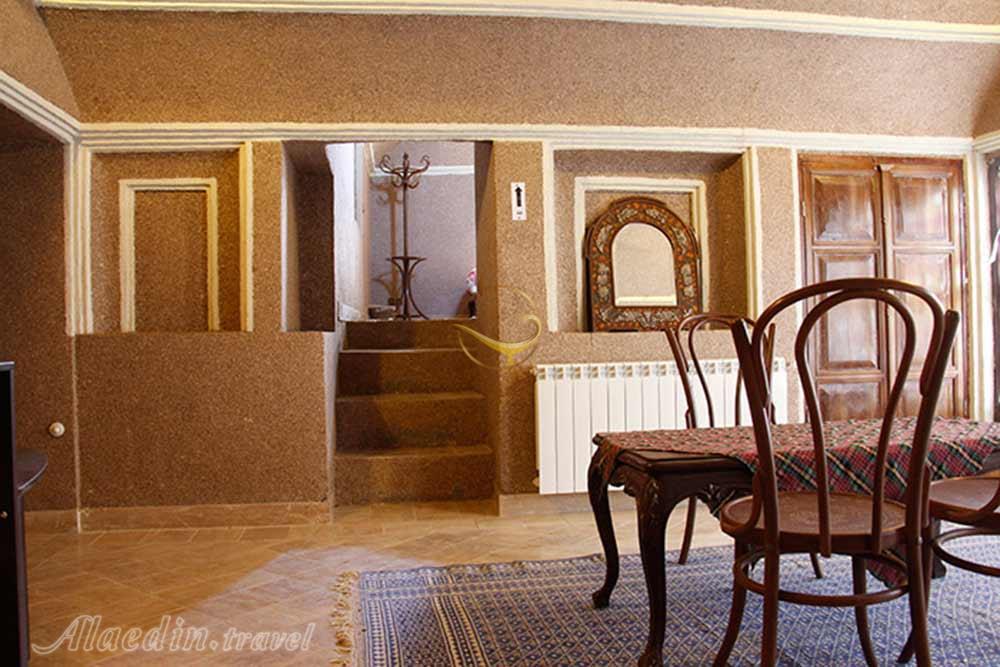 Living room of Khaneh Se Nik Hotel in Yazd| Alaedin Travel