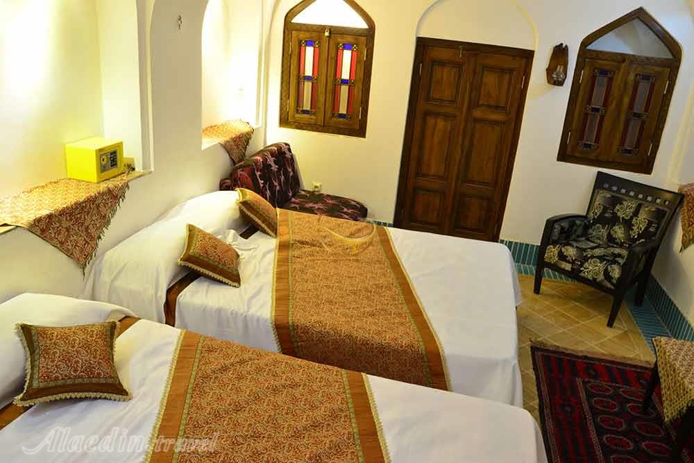 Triple room of three star Lab-e- khandagh historical hotel in Yazd| Alaedin Travel